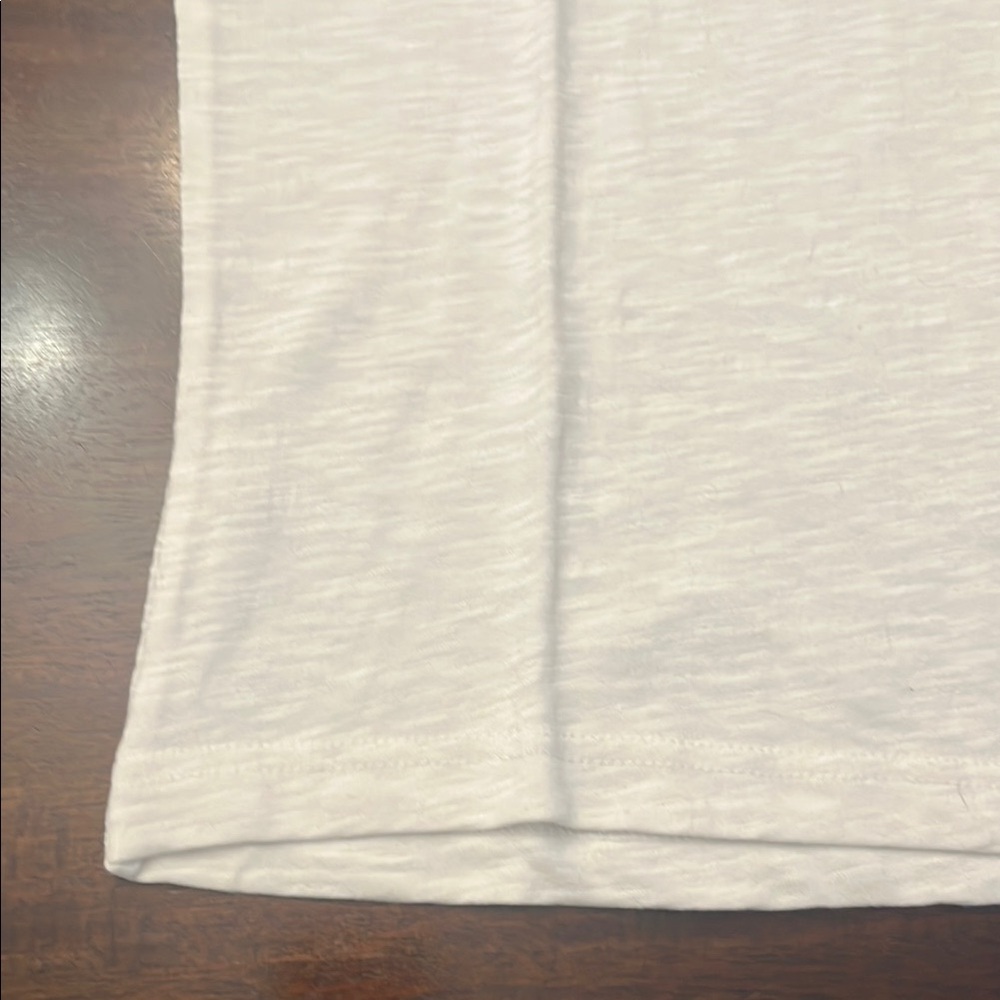 🏳️‍🌈 Guess White Short Sleeve Tee - Picture 5 of 7